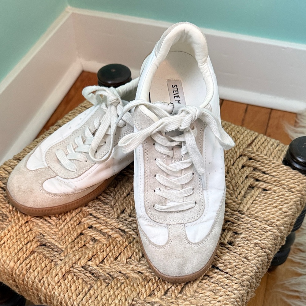Steve Madden Cream and Tan Casual Sneakers